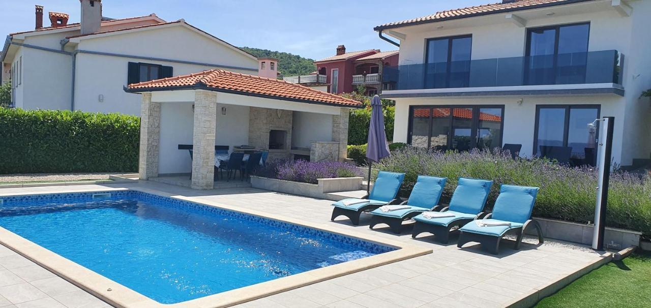 Maris Villa *