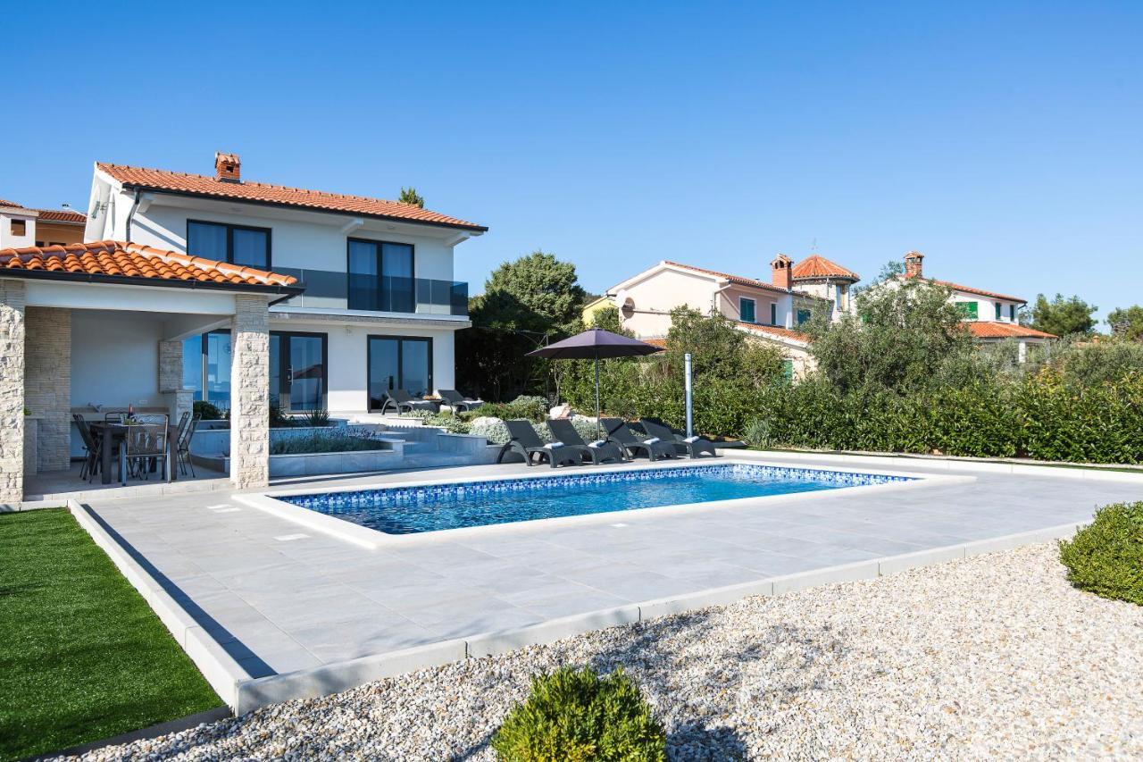 Maris Villa *